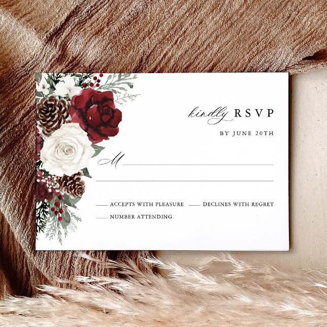 Carte de réponse de mariage Florale d'hiver de Bou (Burgundy winter floral wedding RSVP card, pinecone ivory rustic elegant response card)