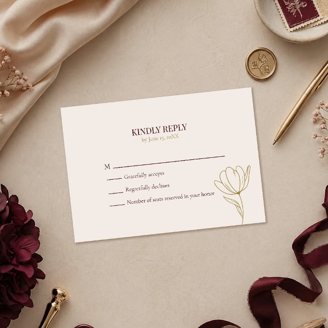 Carte de réponse de mariage florale élégante borde (Elegant Burgundy Floral Wedding RSVP Card on a wedding table with burgundy and gold decoration)
