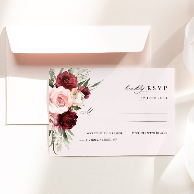 Carte de réponse de mariage florale rose Burgundy (Burgundy blush pink floral rsvp card elegant wedding stationery rose response card)