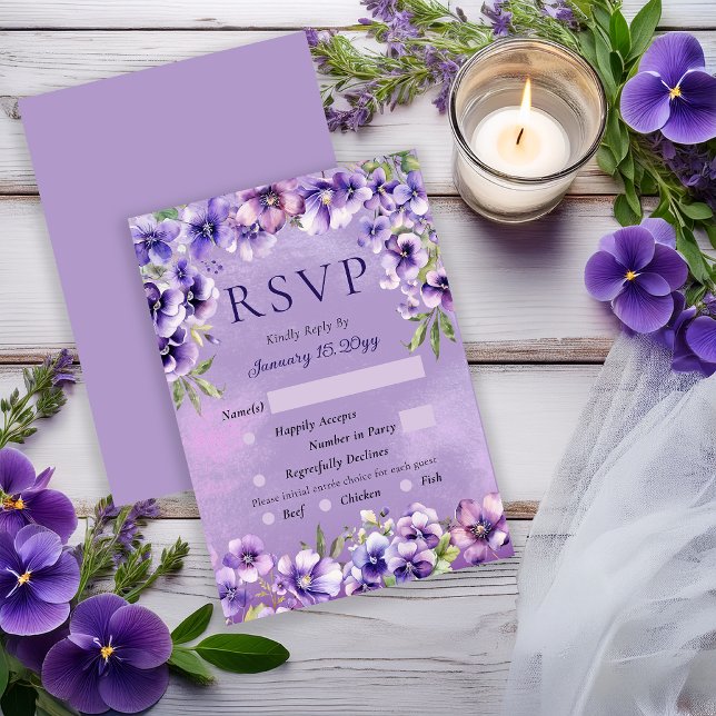 Carte de réponse de mariage florale violette éléga (Elegant violet florals for a refined and timeless wedding RSVP card.)
