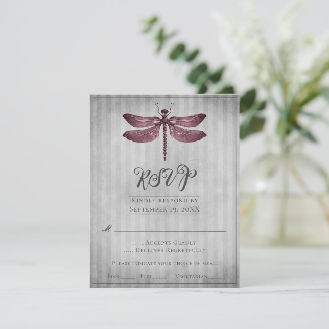 Carte de réponse de mariage Magenta Libellule Bijo (Debout devant)