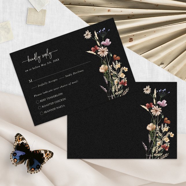 Carte de réponse florale élégante noire bohème (Black Elegant Floral Boho RSVP Card by Painted Paperie
)