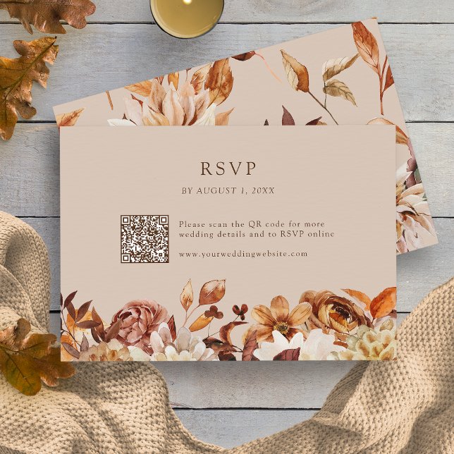 Carte de réponse QR Code Floral Feuilles d'Automne (Autumn Leaves Floral QR Code RSVP Card by Painted Paperie
)