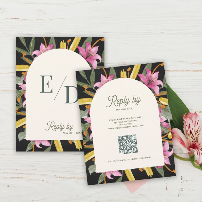 Carte de réponse RSVP en forme d'arche avec lys ro (Dark Blush Pink Lily Arched RSVP Card with QR Code | Botanical Monogram Floral Arch Wedding Response)