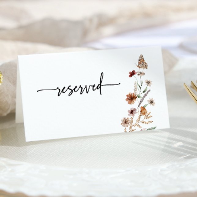 Carte de réservation de mariage bohème aux fleurs  (Wildflower Boho Wedding Reserved Card with Butterfly by Painted Paperie
)