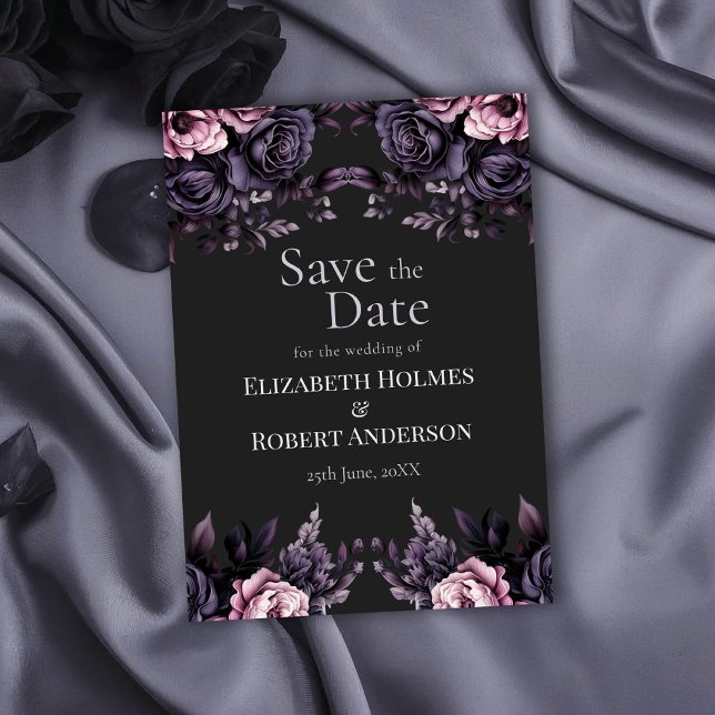 Carte de sauvegarde de date florale noire gothique (Gothic Black Floral Save the Date Card on a gothic wedding table with black roses.)