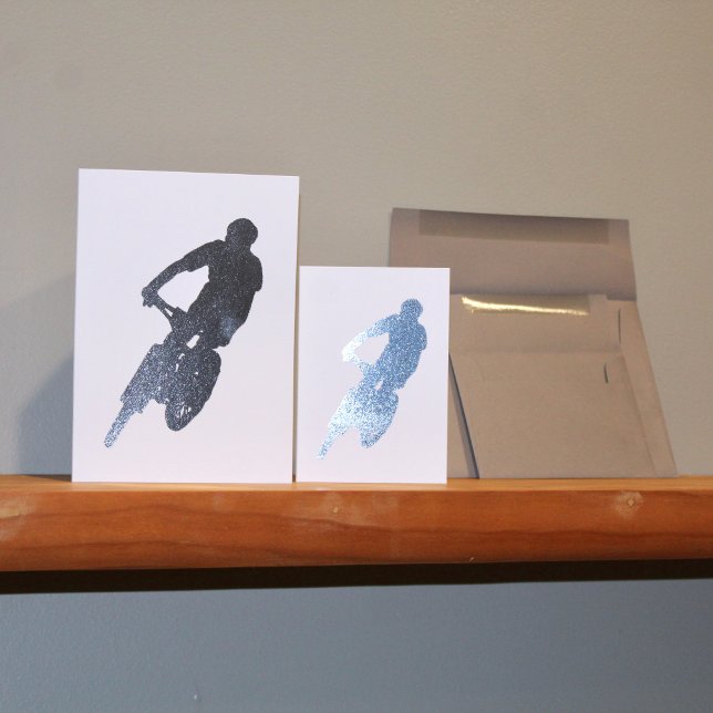 Carte de silhouette VTT (Two sizes of Mountain Biking Silhouette foil cards.)