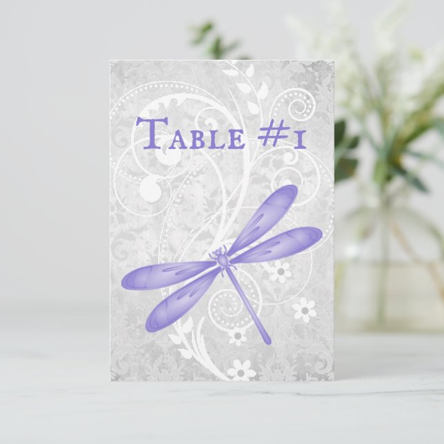 Carte de table de mariage de libellules violettes (Debout devant)