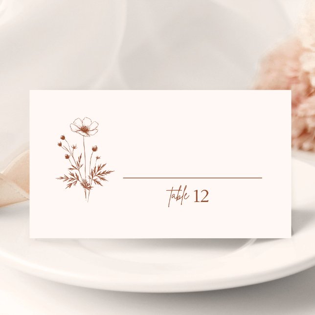 Carte de table de mariage en terre cuite aux fleur (Rustic terracotta place card adds boho charm and guides guests to their seats beautifully.)