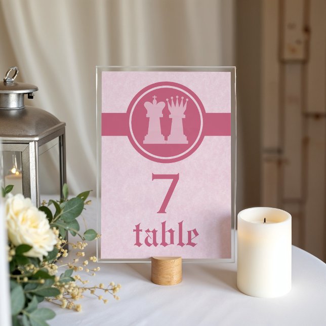 Carte de Table de Mariage Roi et Reine d'Échecs, R (Pink Chess King and Queen Wedding Table Card)