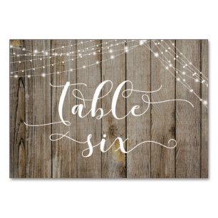 Carte de table six en bois patiné et guirlandes lu