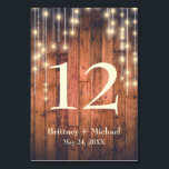 Carte de tableau à cordes de bois Brown rustique<br><div class="desc">Carte de table rustique avec un arrière - plan en bois avec lumières à cordes. Les couleurs de police et les styles de police de la carte de table sont entièrement personnalisables.</div>