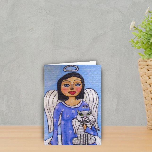 Carte de vacances Ange et Chat (Angle blue eyes on cloud holding white angel cat on blue Merry christmas greeting card.)