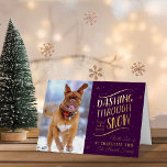 Carte De Vacances En Aluminium Dashing Through the Snow | Photo de Noël Real<br><div class="desc">Envoyez les salutations de vacances de cette année dans le style avec ces cartes de fin de année uniques et modernes en papier à papier. Ajoutez facilement votre propre photo et votre propre libellé personnalisé à ces cartes de fin de année en utilisant la section "Modifier ce modèle de conception",...</div>