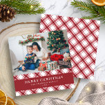 Carte de vacances Joyeux Noël Plat Rouge<br><div class="desc">Carte Joyeux Noël Plat Rouge. Cette carte festive de Noël est dotée d'un motif de chèque en buffle rouge et blanc aquarelle avec texte et photo pour personnalisation. Trouvez les articles correspondants dans les Cartes de fin de année de Noël Watercolor Buffalo Plaid.</div>