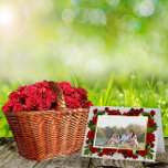 Carte De Vacances Métallisée Chic Rouge Rose et Gold Foil Mothers Day Photo<br><div class="desc">Belle carte de voeux pour la Fête des Mères,  avec une zone photo encadrée de rose rouge qui a un bord de feuille d'or autour de l'ouverture de la photo. Personnalisez tout le champ de texte et la fente photo pour qu'ils correspondent à vos besoins.</div>