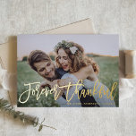 Carte De Vacances Métallisée Forever Thankful Moderne Calligraphie Mariage Phot<br><div class="desc">Envoyez des remerciements à votre famille et à vos amis pour avoir participé à votre journée spéciale avec ce carte de remerciements personnalisable. Il présente "Forever Thankful" dans la calligraphie moderne. Vous pouvez personnaliser ce carte de remerciements mariage de feuille d'or en ajoutant vos détails. Ce carte de remerciements photo...</div>