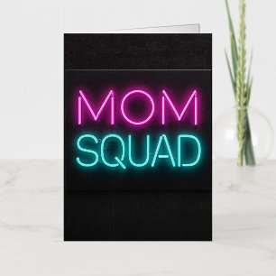 Carte De Vacances Métallisée Style rétro ‘Mom Squad’ néon rose et turquoise