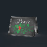 Carte de vacances Peace | Faux Chalkboard<br><div class="desc">Cette carte de Noël ou de Fête en faux tableau noir et blanc bon marché et festif "Paix" a un ensemble de verdure qui a des feuilles saints et des baies et d'autres feuillages assortis sur un faux arrière - plan de tableau noir avec une fine bordure de craie blanche....</div>