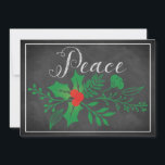 Carte de vacances Peace | Faux Chalkboard, Holly<br><div class="desc">Cette carte de Noël ou de Fête en faux tableau noir et blanc bon marché et festif "Paix" a un ensemble de verdure qui a des feuilles saints et des baies et d'autres feuillages assortis sur un faux arrière - plan de tableau noir avec une fine bordure de craie blanche....</div>