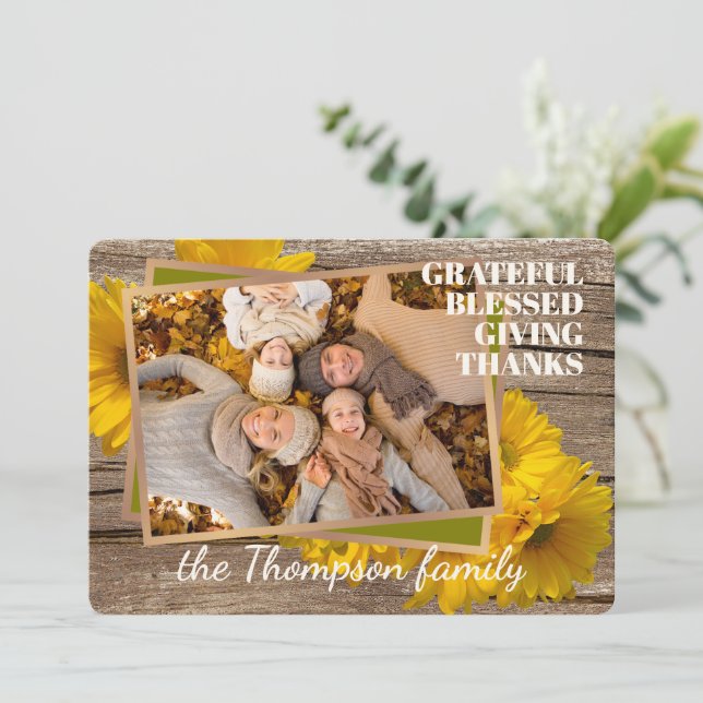 Carte de vacances personnalisée Grateful Blessed G (Debout devant)