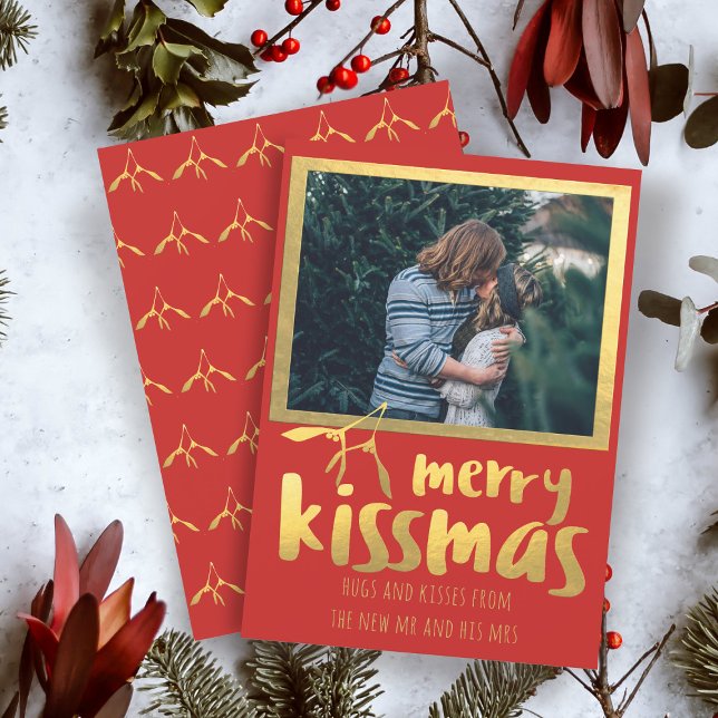 Carte de vacances photo Red Gold Merry Kissmas (Merry Kissmas Holiday card with space for your photo and name)