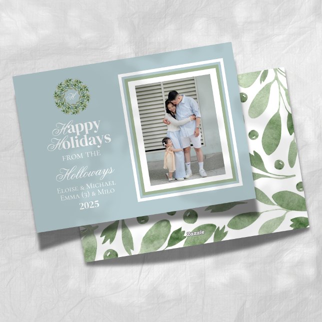 Carte de vacances plate avec monogramme en script  (Celebrate the holiday season with this elegant blue and green holiday card!)