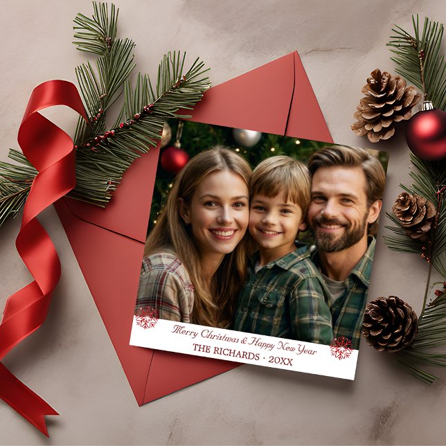 Carte de vacances simple rouge et verte (Simple Red and Green Snowflakes Holiday Card)