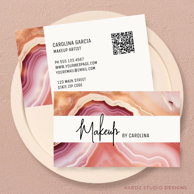 Carte De Visite Artiste de maquillage de luxe moderne (Business cards are shown in 3.5 x 2.0 inch size. Enter URL to create QR Code and add your info.)