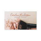 Artiste de maquillage moderne en poudre rose