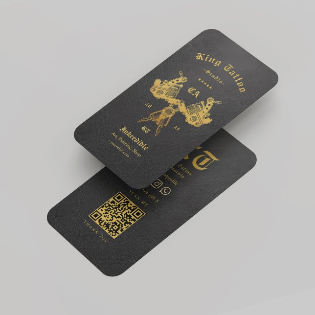 Carte De Visite Artiste de tatouage moderne Monogramme Or noir QR (Modern Tattoo Artist Monogram Black Gold QR Business Card
)