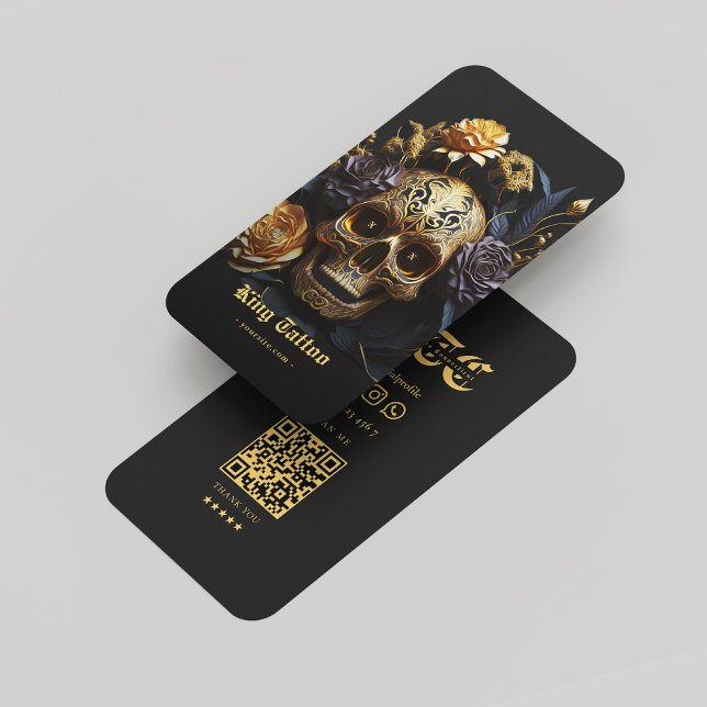 Carte De Visite Artiste de tatouage Monogramme Noir Gold Crâne Mod (Tattoo Artist Monogram Black Gold Skull Modern Business Card
)