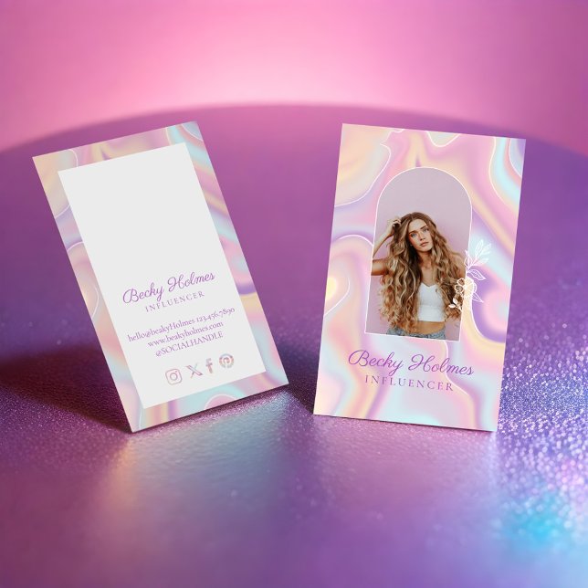 Carte De Visite Beauté de design holographique à l'aquarelle rose  (Two blank white vertical purple and pink irridencent holographic 
 surface with both cards resting o)