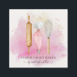 Carte De Visite Carré Boulangerie Pâtisserie Chef boulanger Ustensiles d<br><div class="desc">Une élégante aquarelle d'ustensiles de boulangerie, sur un lavage d'aquarelle rose avec un minuscule spray d'étoiles de parties scintillant dorée et une police de caractères rose argent profond contrastant avec votre nom dans un script élégant rose argenté profond. Ce design est parfait pour un chef pâtissier, boulanger, traiteur de desserts...</div>