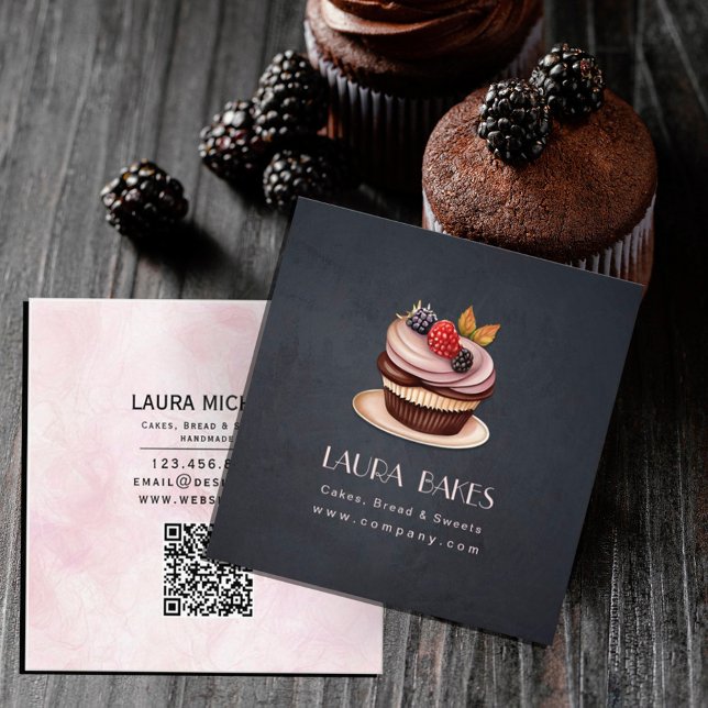 Carte De Visite Carré Boulangerie sucrée Pâtisserie Cupcakes aux fruits (Business card features delicious cupcakes #cakebakercupcake #bakery #zazzlemade)