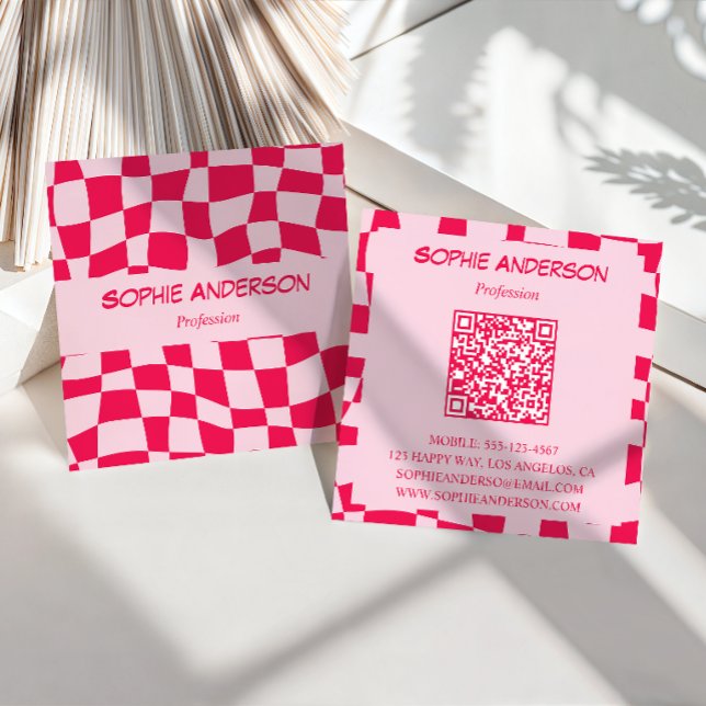 Carte De Visite Carré Code QR à damier rose et rouge rétro (Créateur téléchargé)