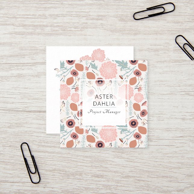 Carte De Visite Carré Crème rose joueuse bleu Répéter l'impression flora (Playful Pink Cream Blue Repeat Floral Print Square Business Card from Studio Posies. )