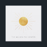 Carte De Visite Carré Feuille d'or Sun de *~* et centre d'or de chant<br><div class="desc">L'énergie de *~* a augmenté la conception minimale simple ésotérique de nouvel âge comportant un SOLEIL D'OR rond de belle FEUILLE D'OR de faux avec long D'OR RAYONNE rayonnant autour de celui le SOLEIL commandant riche central. Le dos de cette carte a un arrière - plan BLANC. Le MINDFULNESS et...</div>