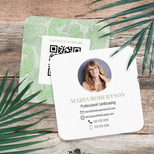 Carte De Visite Carré Me connecter | QR Code Social Media Palm Feuilles (Business card template with botanical palm leaves, with white and green lettering. )