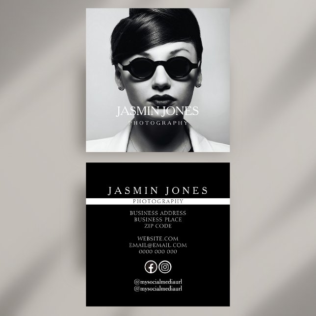 Carte De Visite Carré Photo en noir et blanc sur les médias sociaux (Bold Black and White Social Media Photo Square Business Card)