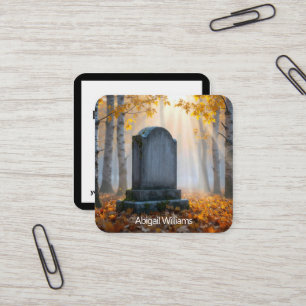 Carte De Visite Carré Pierre tombale dans un cimetière automnal brumeux