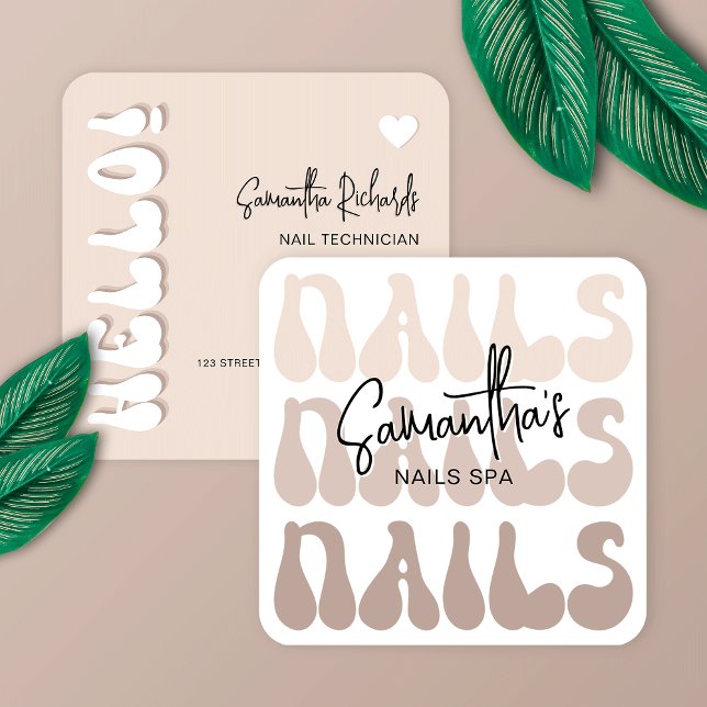 Carte De Visite Carré Rétro Beige moderne ongle Artiste Salon Manucure (Trendy beige nails technician business cards with retro fonts)