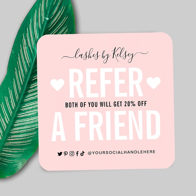 Carte De Visite Carré Un Logo D'Ami Référencé À Un Rouge Tendance (Encourage more client referrals with this Refer a Friend Business Card in blush pink and white)