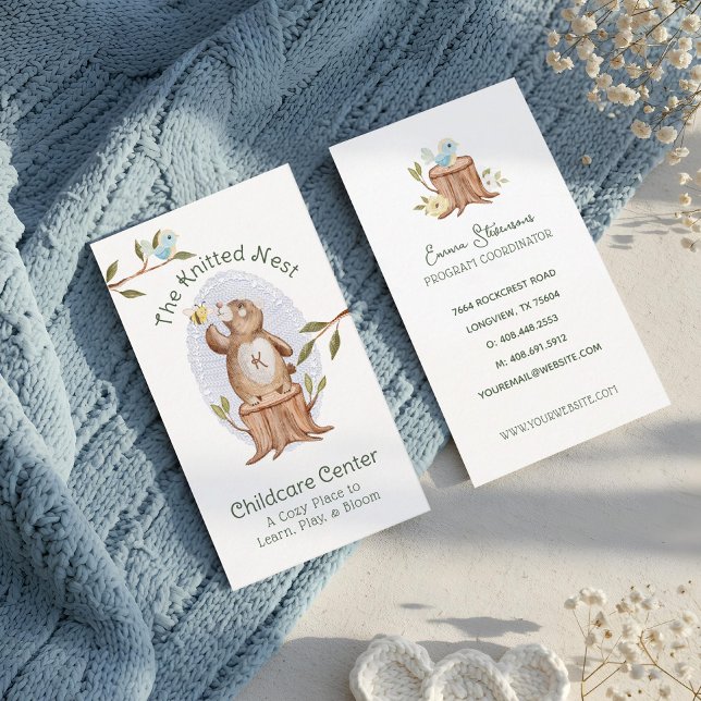 Carte De Visite Centre de Garde d'Enfants Amusant Ours de la Forêt (Knitted Woodland Bear Fun Childcare Daycare Center Business Card)