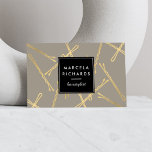 Carte De Visite Chic Gold Bobby Pins Coiffeur Styliste Salon Grey<br><div class="desc">Un design amusant et rétro de pin's faux or en chute crée un arrière - plan intrigant sur ce carte de visite élégant pour coiffeurs,  salons de cheveux,  consultants de beauté et plus encore. Art et design © 1201AM CREATIVE</div>
