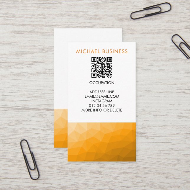Carte De Visite Code QR à motif de maille géométrique à dégradé or (Devant/Arrière en situation)