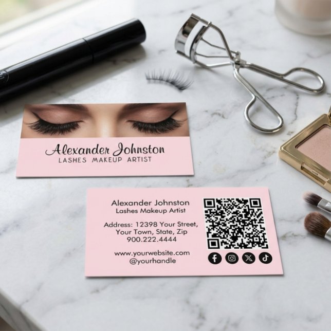 Carte De Visite Code QR d'artiste en maquillage de cils rose éléga (Elegant Pink Lash Makeup Artist QR Code Business Card)