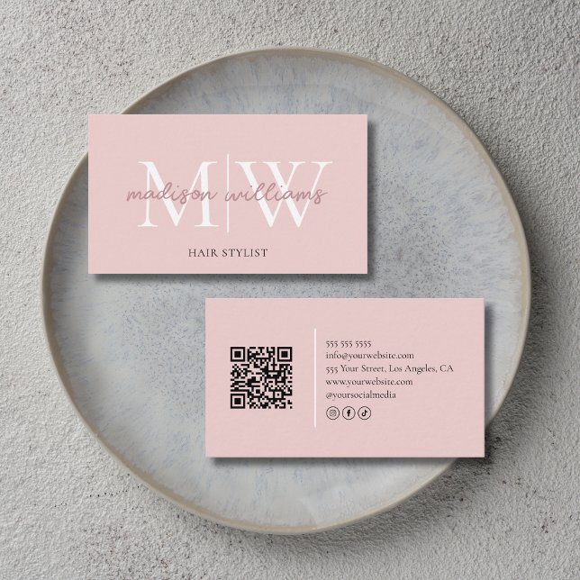 Carte De Visite Code QR de coiffeur Rose Pâle Monogramme (Monogram Blush Pink Hair Stylist QR Code Business Card)