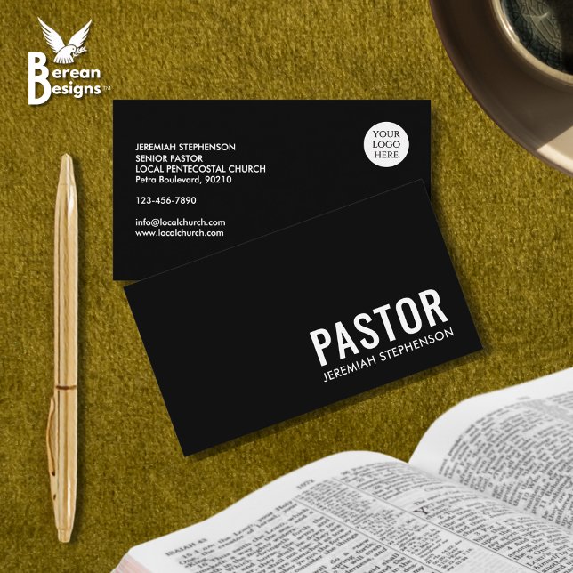 Carte De Visite Code QR de logo minimal noir et blanc PASTEUR (Stylish PASTOR business card in black and white with customizable QR code and logo.)