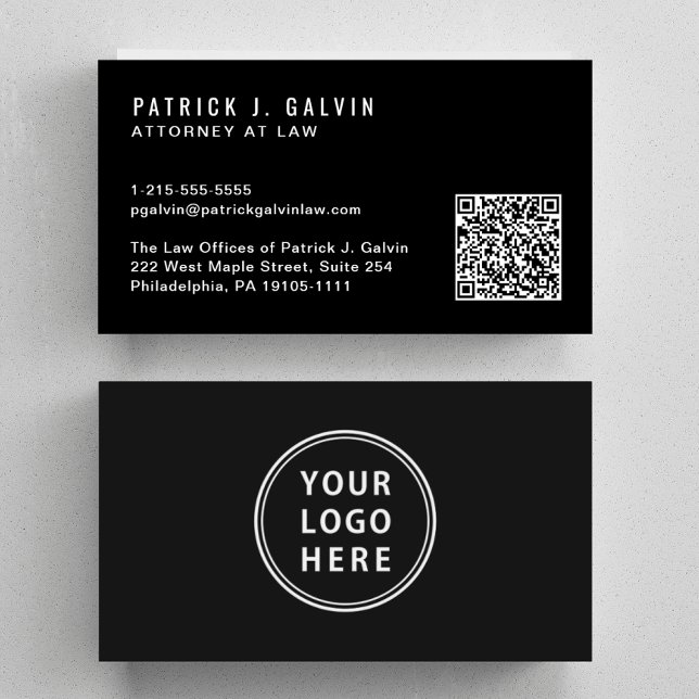 Carte De Visite Code QR de logo professionnel minimal noir (Capture attention and make connections with our minimal modern logo and QR code black business card)
